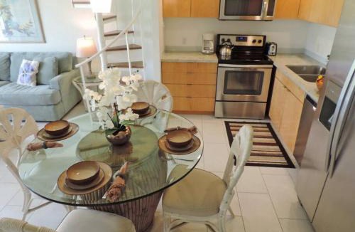 Kahuku House | Spacious Townhouse by the beach