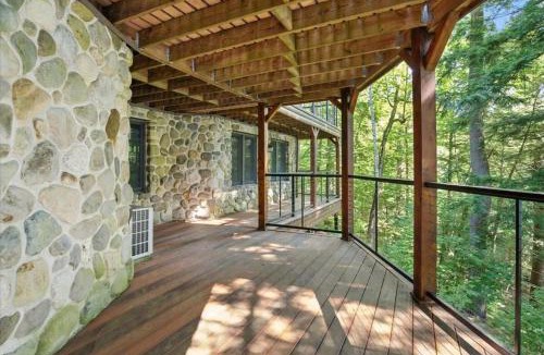 Wayne House | Spacious Waterfront Log Home on Huge Lake in Private Cove: Host Weddings