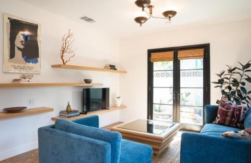 Burbank House | Spanish-style garden Bungalow