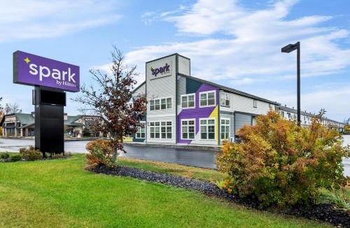South Portland Hotel | Spark by Hilton Portland Airport Maine Mall