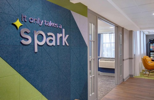 Rochester Hotel | Spark by Hilton Rochester University Area, NY