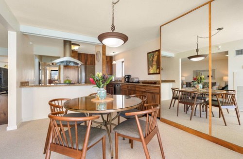 Waikiki Condo | SPECTACULAR OCEAN VIEW! A/C, Wi-Fi, Pool, FREE Valet Parking, Steps to Beach!
