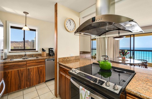 Waikiki Condo | SPECTACULAR OCEAN VIEW! A/C, Wi-Fi, Pool, FREE Valet Parking, Steps to Beach!