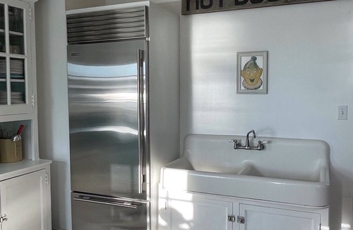 Silver Beach House | Spectacular Waterfront-Best view on island-Tastefully renovated 1929 Cape.