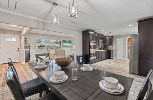 Southside House | Splash Haven | Team Joseph Ellen