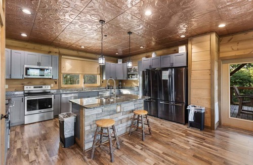 Chalet Village North Cabin | Splash 'N Heavenly Views – Indoor Pool, Theater & Mountain Views