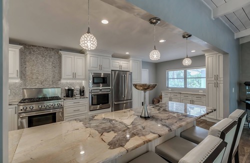 Melbourne House | Sprawling 5bd/3ba Pool Spa Chef Kitchen Dntn Melb USSSA