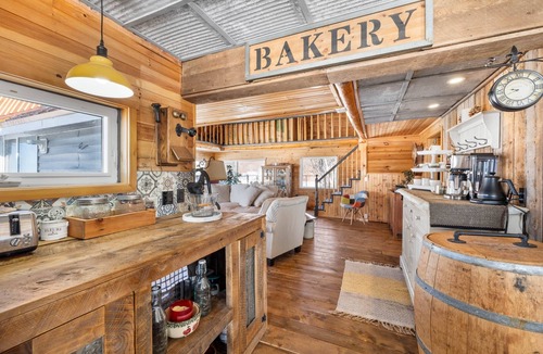 Prince County House | St. Chrysostome South Shore Escape – Private Beach, Hot Tub, Coastal Charm