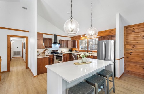 White Bluff House | Stay at Wild & Blue, Log Home Retreat, Game Room w/Arcade