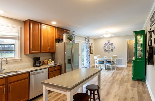Franklin House | Stay in Franklin - Close to downtown - fire pit & grill