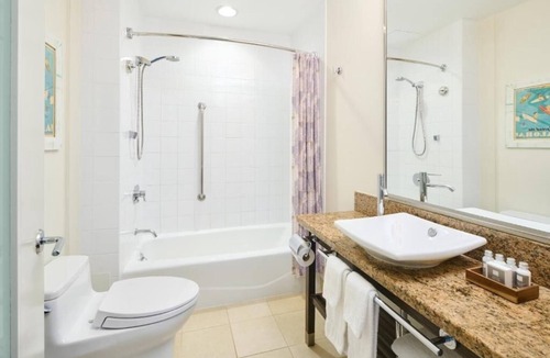 Diamond Head - Kapahulu - St. Louis Hotel | Stay on the Beach | Direct Ocean Access | Walk to Local Favorites