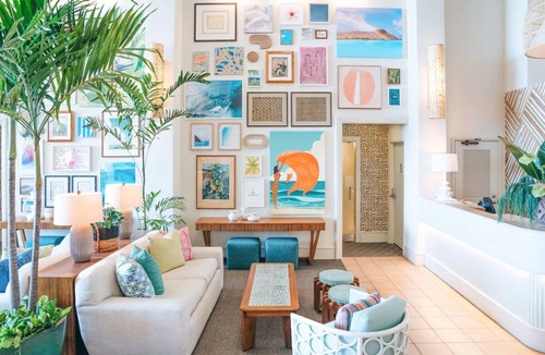 Diamond Head - Kapahulu - St. Louis Hotel | Stay on the Beach | Direct Ocean Access | Walk to Local Favorites