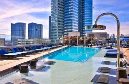 Las Vegas Strip Condo | Stay Together Suites - Group Condominium, Sleeps 16, Center Strip - Jockey Club