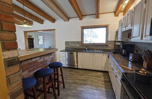 Southold House | Steps from Cedar Beach ! Tranquil Retreat in the Heart of Wine Country