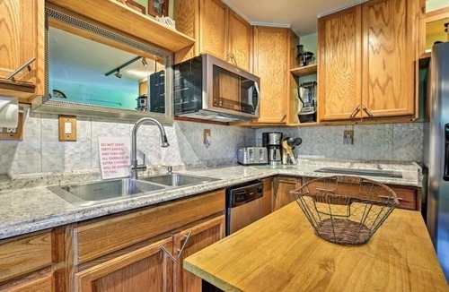 Historic Kailua Village Apartment | STEPS TO DOWNTOWN & OCEAN - KONA ISLANDER INN CONDOS condo