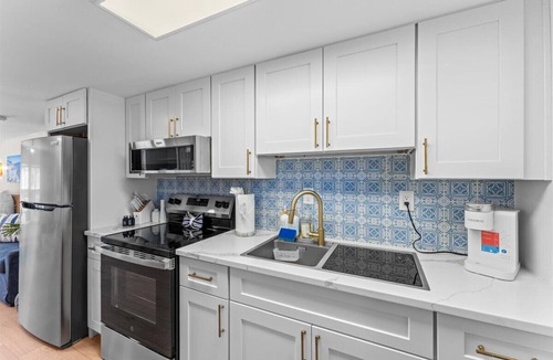 Tarpon Springs House | Steps to Sponge Docks - Compound + Guest House