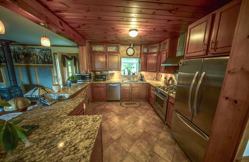 Windsor House | Stone Bear Sanctuary- A Secluded Nature and Wildlife Lovers' Retreat