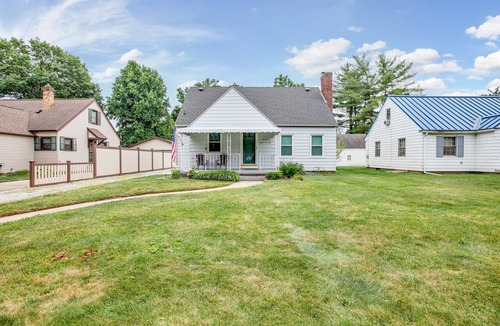 South Bend House | Straight down the road from Notre Dame! Charming 3-bedroom South Bend home