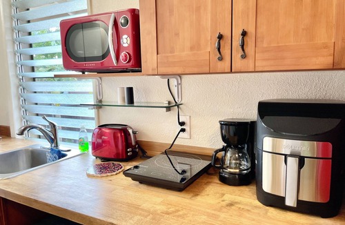 Ewa Beach Cottage | Studio by the ocean. Oceanfront property with WiFi, AC, parking, great location.