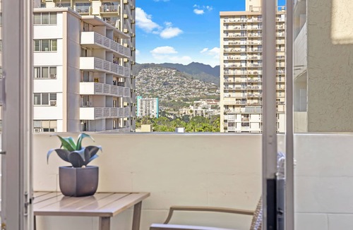 Waikiki Condo | Studio Steps From Waikiki Beach - #906-A