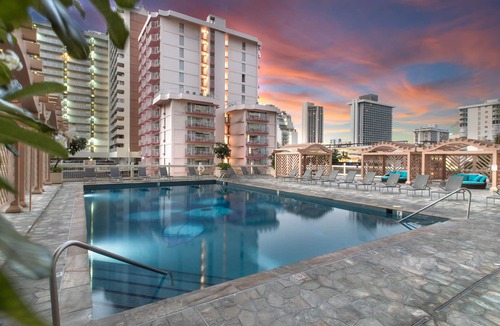 Waikiki Apartment | Studio with views of Diamond Head, private lanai, pool & hot tub