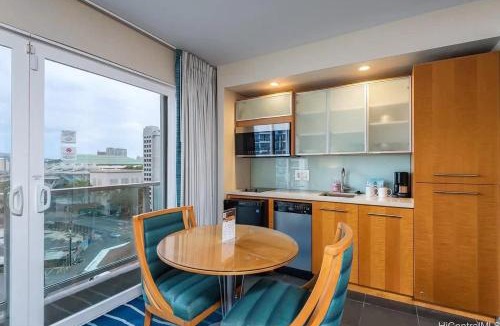 Ala Moana House | Stunning Ala Moana 1BR W Balcony & Mountain City Views 0626