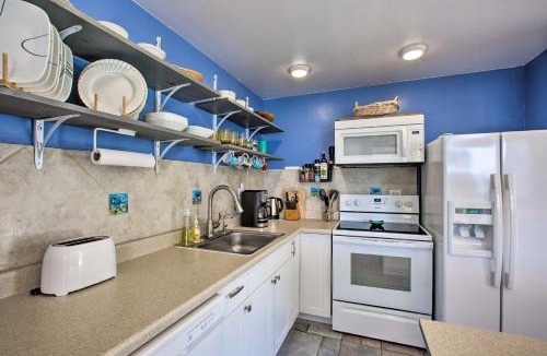 Makaha Apartment | Stunning Makaha Condo with Pool Access and Ocean View!