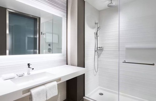 Portland Hotel | Stunning Waterfront Room w/Casco Bay Views – Steps to Old Port District