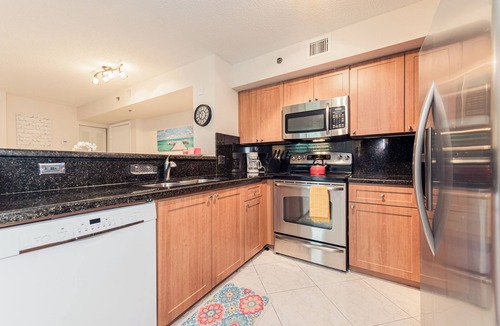 Aventura Apartment | Stylish 2BR/2BA Getaway - Pool, Tennis Court & Free Parking