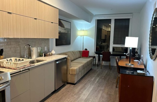 Koreatown Apartment | Stylish 2BR Boutique Apartment Prime Location with AC, Gym & WiFi
