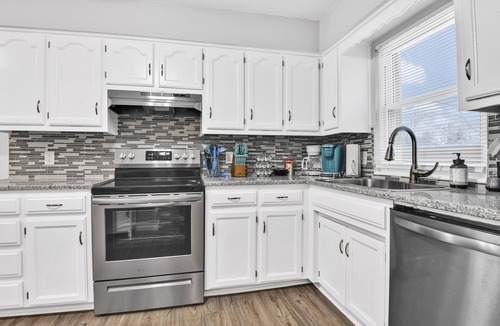 Mission House | ♦Stylish Home♦Corner Lot♦Full Kitchen♦Backyard♦10min→DT♦Google Fiber♦