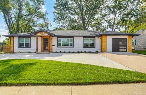 Lenexa House | Stylish & Modern Lenexa Haven w/Fire Pit & Deck!