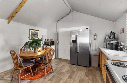 Winona Cabin | Stylish Newly Remodeled Cabin. Sleeps up to 7. Direct Access to Brimstone. Pets