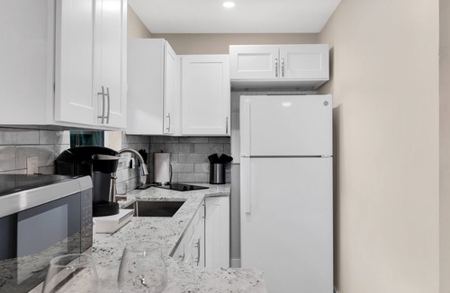 Mango Groves Condo | Stylish/Open Studio w/Kitchen & Outdoor Space