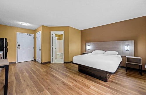 Executive Park Hotel | Suburban Studios Charlotte - Executive Park
