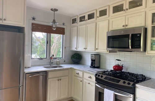 Snug Harbor House | Summer 2027 - Updated 2 Bedroom in Snug Harbor East Matunuck Pet Friendly