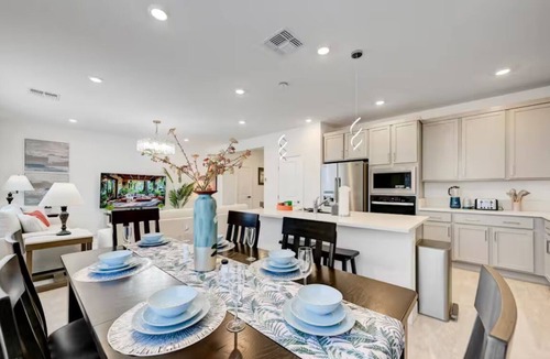 Sovana House | SUMMER DEAL ! Spacious 6-Bedroom Villa Near the Las Vegas Strip Sleeps up to 14