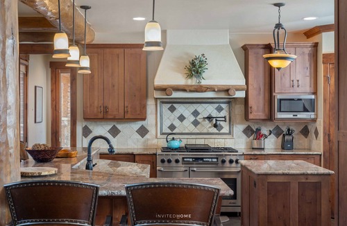 Breckenridge House | Summer Log Cabin by InvitedHome | Hike In/Out, Hot Tub, Pizza Oven, Vast Views