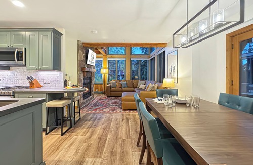Deer Valley Condo | Summer Retreat Hot Tub Stay Awhile Walk to Transit