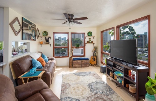 Tantalus Apartment | Sun, Sand & Surf ! 2 Bed/2 Bath Suite —Come Aloha w/Us! Free Parking & Laundry