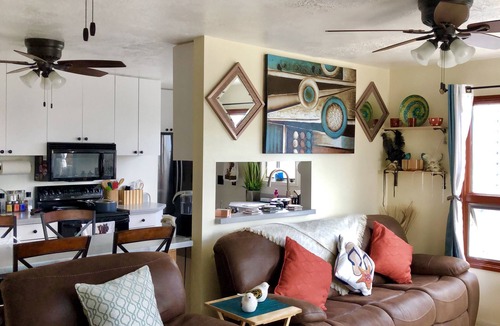Tantalus Apartment | Sun, Sand & Surf ! 2 Bed/2 Bath Suite —Come Aloha w/Us! Free Parking & Laundry