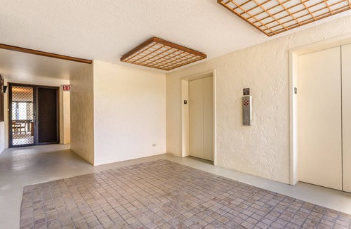 Hawaii Kai Condo | Sunny, 9th-floor condo with 3 pools, water slide, hot tub, putting green, saunas