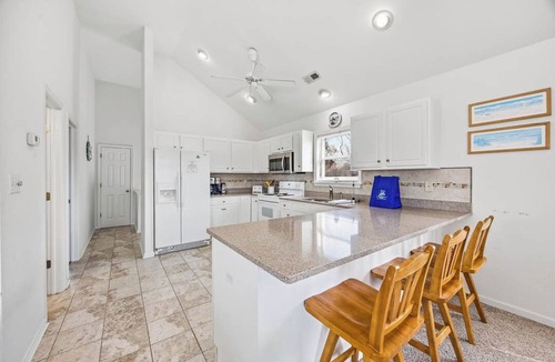 Carolina Dunes House | Sunny Lagoon | Walk to Beach & Sound | Hot Tub and Dog Friendly