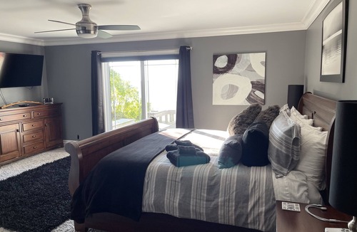 West Lake Bed & Breakfast | Sunset Escape On Westlake. This B&B offers 2 suites that are rented separately.
