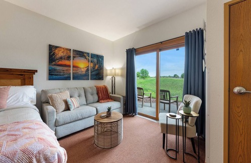 Wisconsin Dells Apartment | Sunset Fairways - ADA Accessible | Waterpark