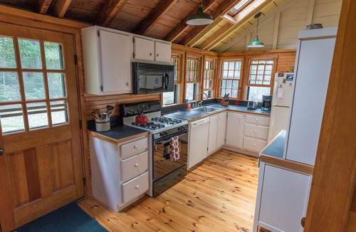 Hanover Cottage | “Sunset Lodge” a traditional Maine lakefront lodge with Guest House