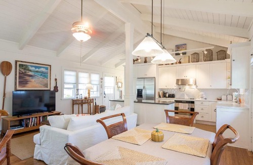 Kailua House | Sunshine Cottage just steps to Kailua beach