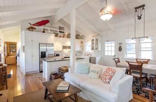 Kailua House | Sunshine Cottage just steps to Kailua beach