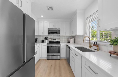 Jupiter House | Tequesta Beach House, Heated Private Pool, Close to Beach, Sleeps 8