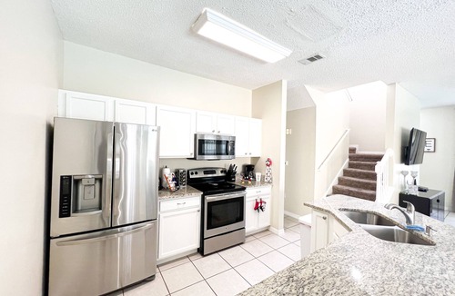 Lake Berkley House | TERRA VERDE RESORT POOL Townhouse near Disney 4bedrooms/3baths sleeps 12guest